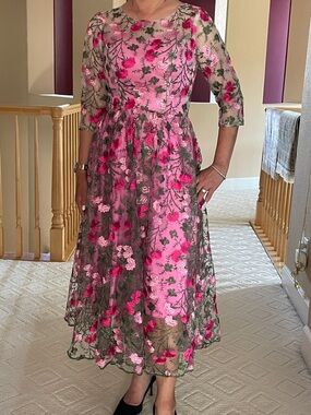 Beautiful brand new Pink Floral Overlay full. Skirt Midi Dress